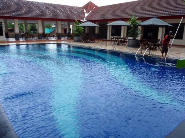 Amans Hotel Ambon Exterior foto
