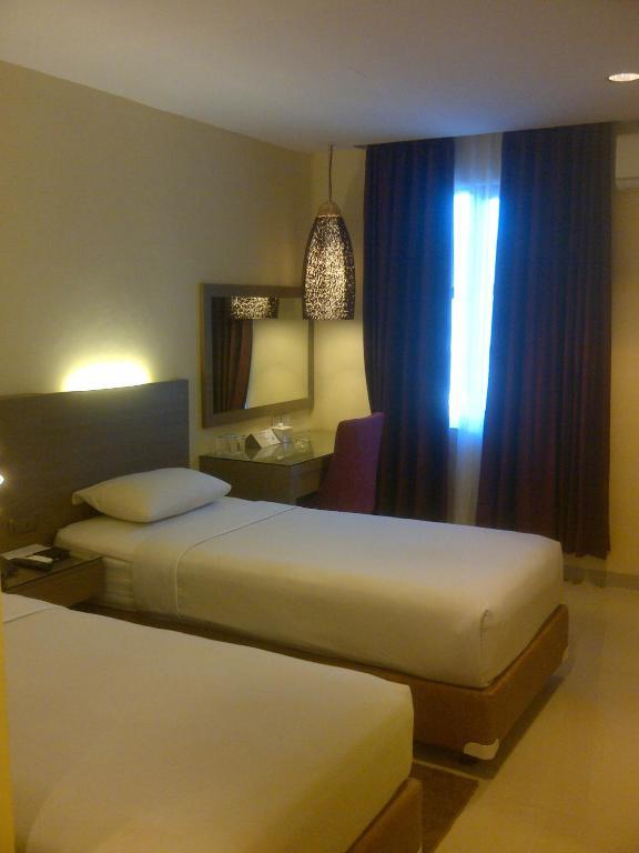 Amans Hotel Ambon Habitación foto